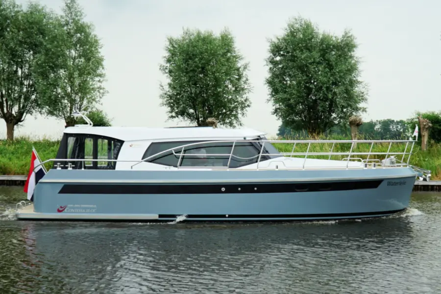 Vri Jon Contessa 35 OC Op water