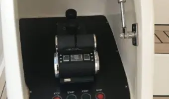 6790205 20180730102841945 1 XLARGE